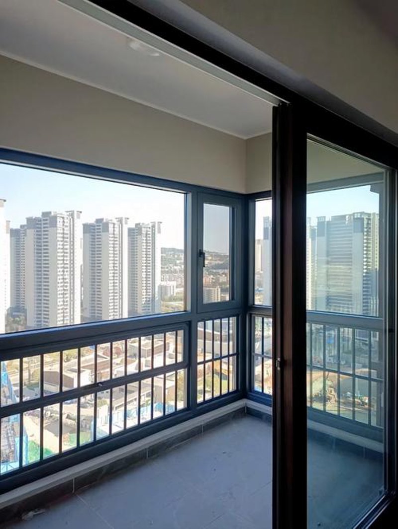 封阳台断桥铝