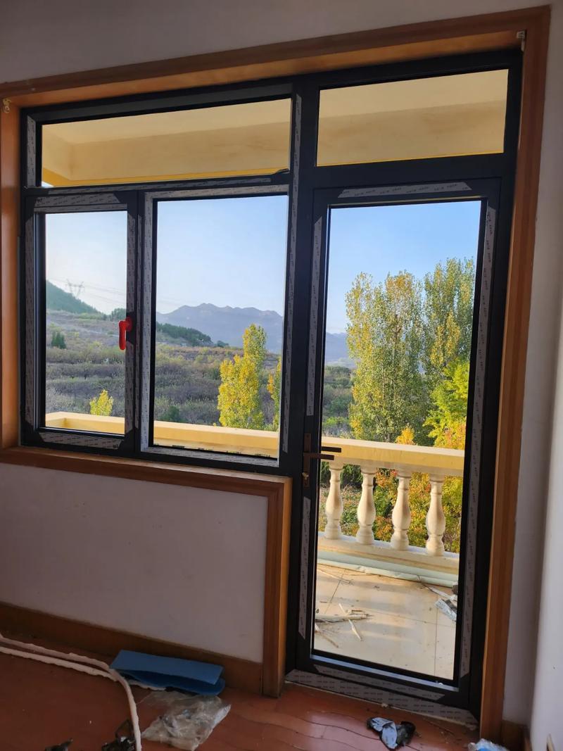 断桥铝门窗：建筑节能与美观的典范